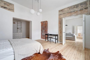 Spacious 2-bedroom Flat In Old Town by URBAN RENT